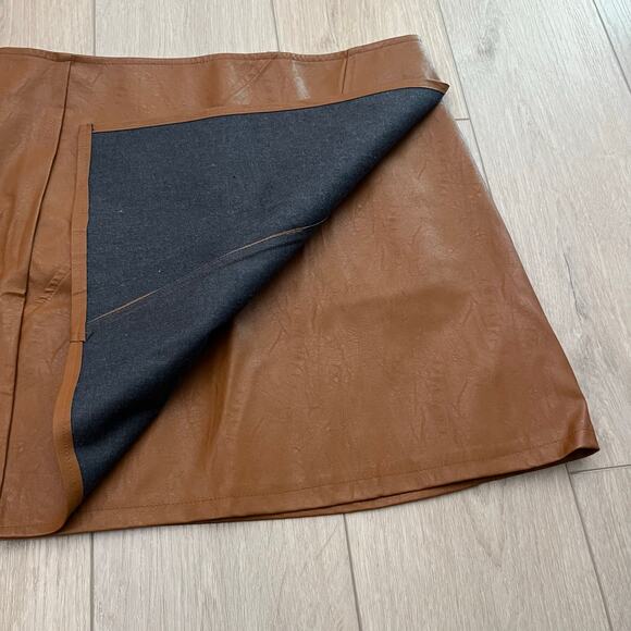 Everyday Chic Women’s Camel Mini Skirt Sz Large - Picture 3 of 7